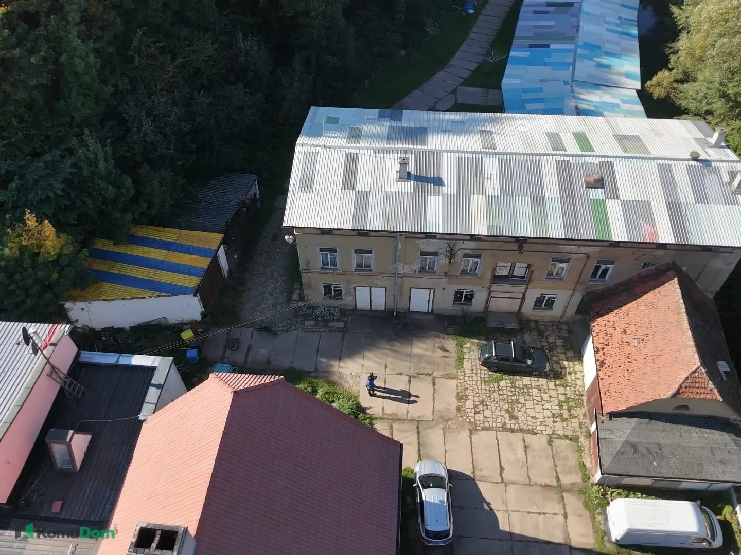 Kompleks produkcyjno-mieszkalny z halami i działką 6000 m² – Mieroszów — zdjęcie 2